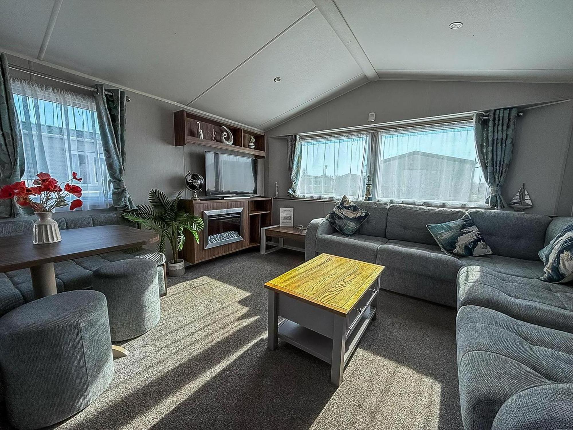 Luxury Caravan With Decking And Wifi At Haven Golden Sands Ref 63069rc Campsite